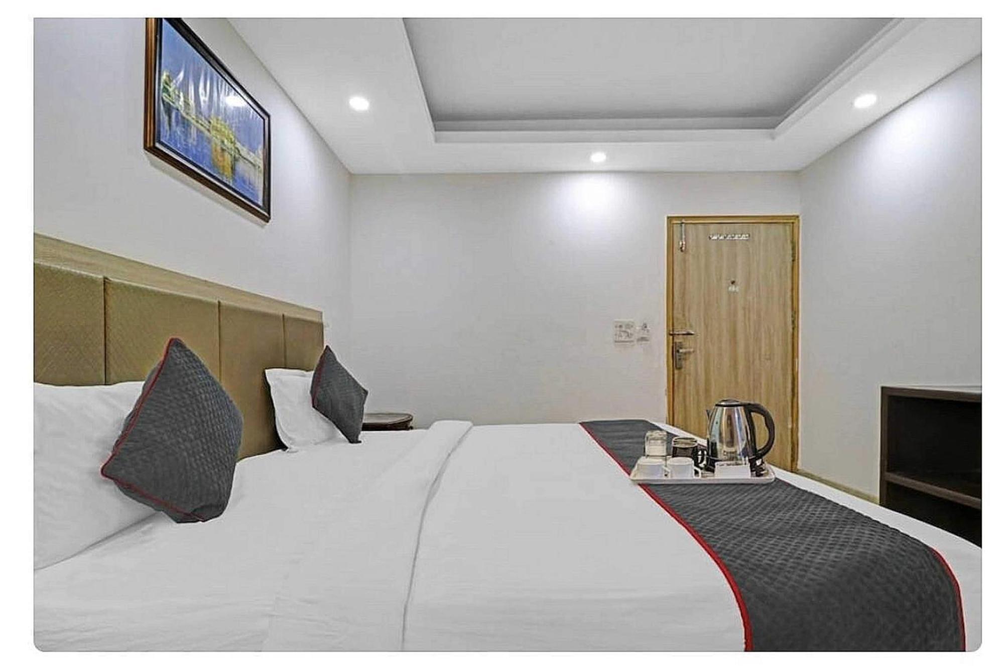 Super Hotel O Mahal New Delhi Eksteriør bilde