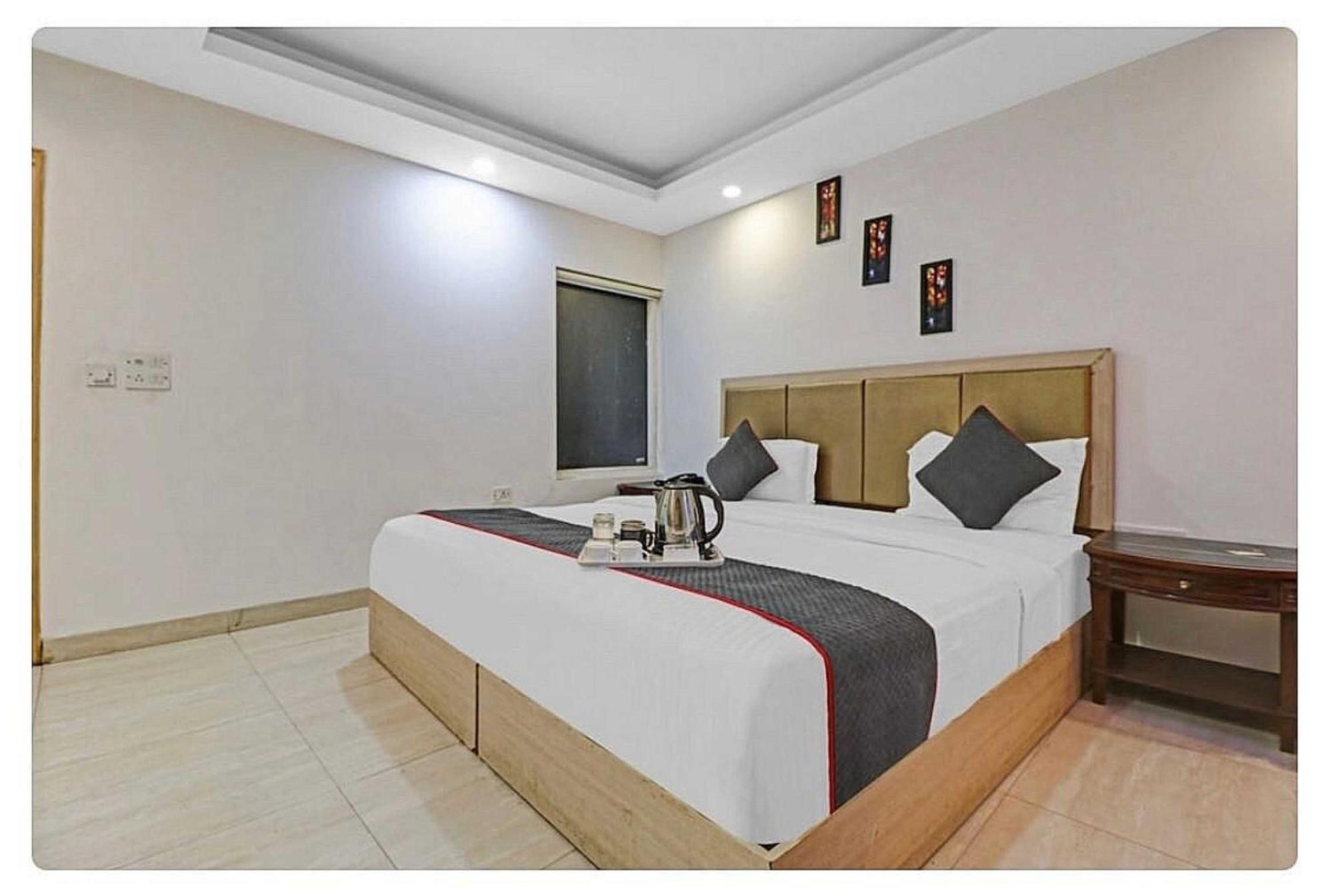 Super Hotel O Mahal New Delhi Eksteriør bilde