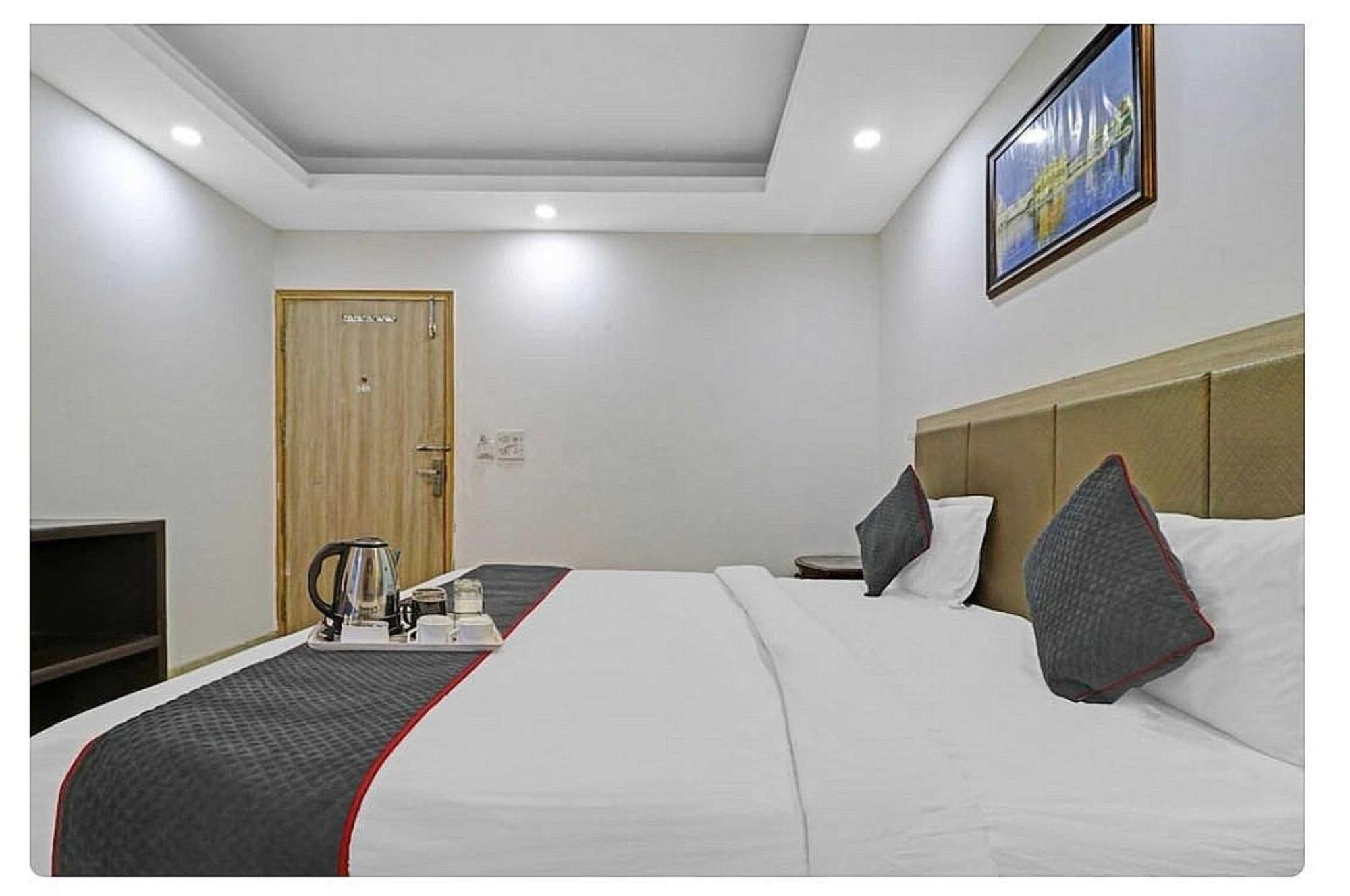 Super Hotel O Mahal New Delhi Eksteriør bilde